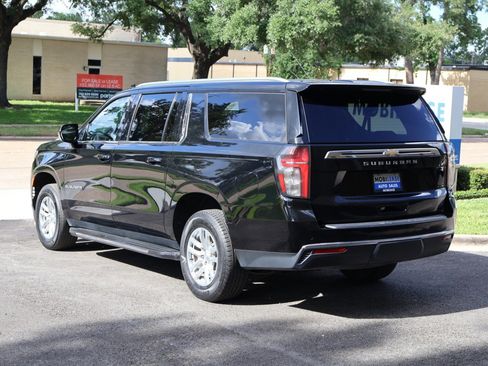 Used 2023 Chevrolet Suburban LS RWD image 7