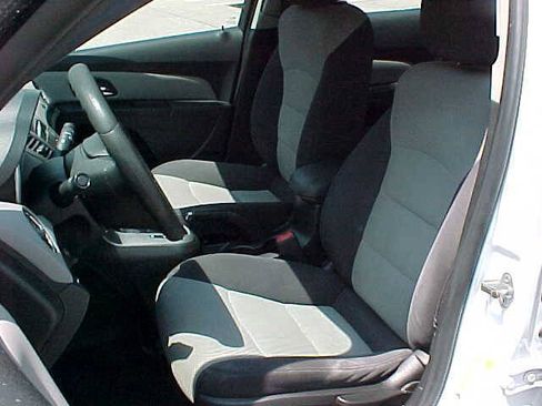 Used 2014 Chevrolet Cruze LS FWD image 11