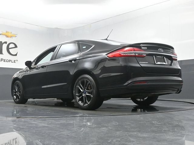 Used 2018 Ford Fusion SE w/ Equipment Group 201A FWD image 5
