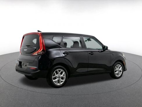 Used 2025 Kia Soul LX w/ LX Technology Package FWD image 16