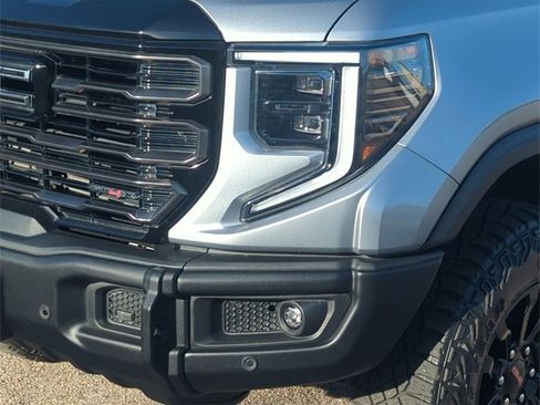 Used 2023 GMC Sierra 1500 AT4X image 9