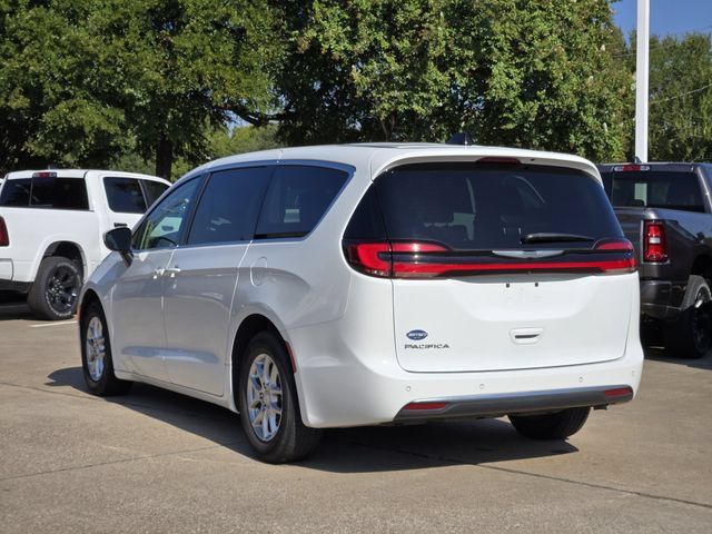 Certified 2023 Chrysler Pacifica Touring-L FWD image 5