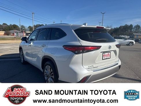Used 2022 Toyota Highlander Platinum image 4