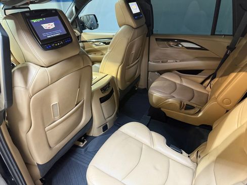 Used 2018 Cadillac Escalade Platinum image 42