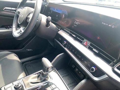 Used 2025 Kia Sportage SX image 15