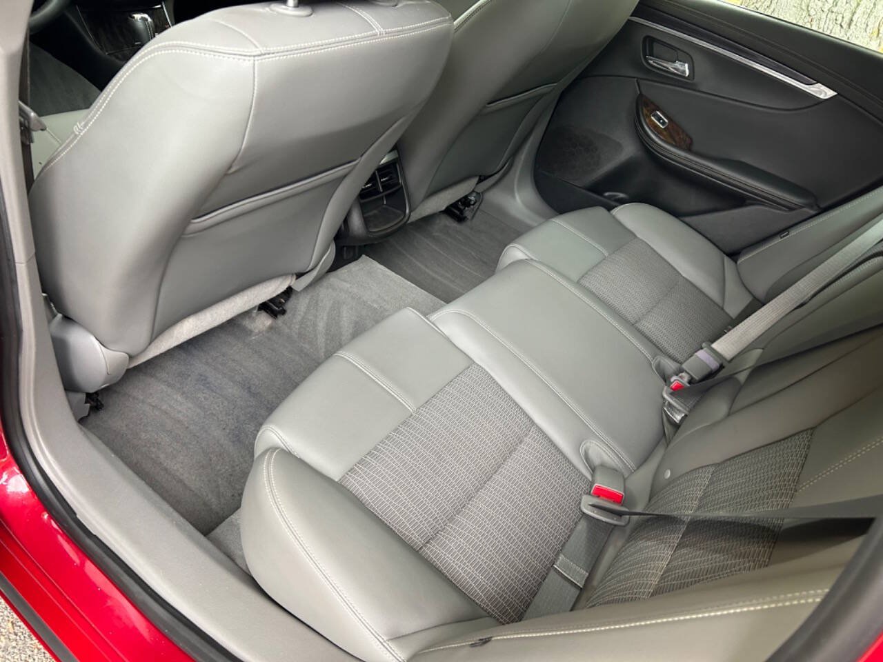 Used 2014 Chevrolet Impala LT w/ Convenience Package FWD image 12
