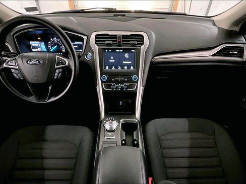 Used 2018 Ford Fusion SE w/ Fusion SE Technology Package image 14