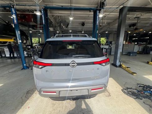 Used 2024 Nissan Pathfinder Platinum AWD/4WD image 6