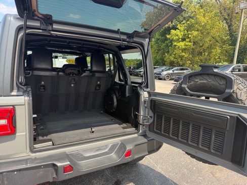 Used 2019 Jeep Wrangler Unlimited Rubicon AWD/4WD image 17