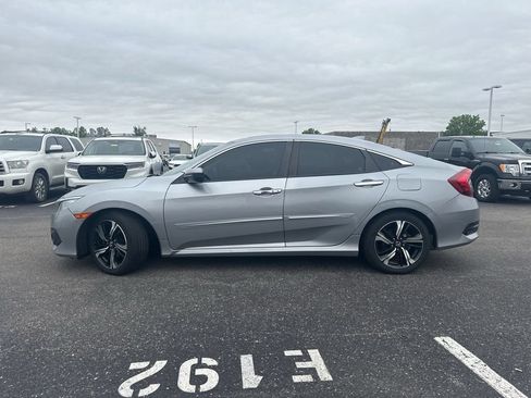 Used 2016 Honda Civic Touring image 8
