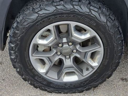 Used 2019 Jeep Cherokee Trailhawk AWD/4WD image 8