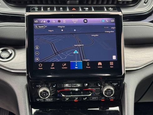 Used 2023 Jeep Grand Cherokee Overland w/ Luxury Tech Group IV image 26