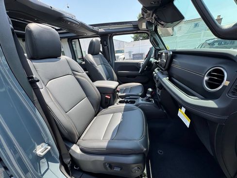 New 2026 Jeep Wrangler Unlimited Sahara AWD/4WD image 18