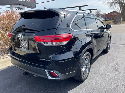 Used 2017 Toyota Highlander Limited Platinum image 6