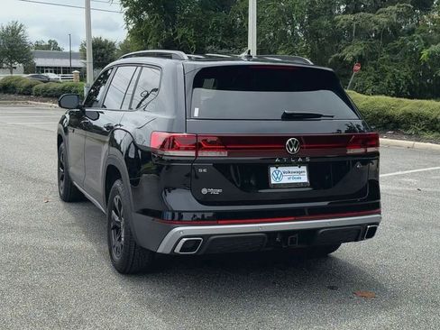 New 2026 Volkswagen Atlas Peak Edition image 7