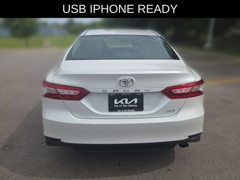 Used 2018 Toyota Camry XLE FWD image 4