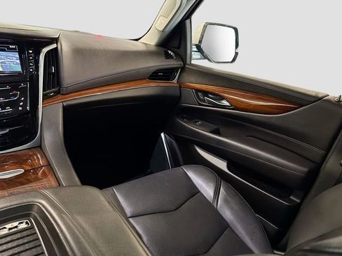 Used 2019 Cadillac Escalade Luxury image 25