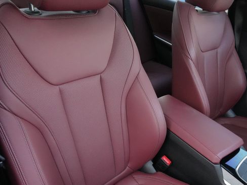 Certified 2023 BMW 330i xDrive Sedan w/ Driving Assistance Package image 14