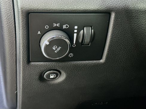 Used 2018 Jeep Grand Cherokee Laredo image 16