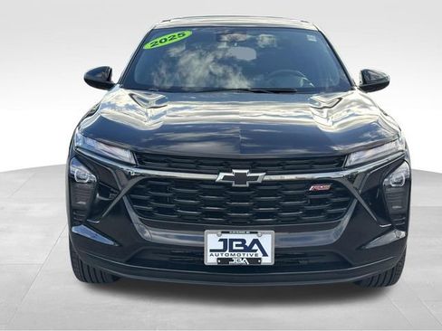 Used 2025 Chevrolet Trax RS w/ Sunroof Package image 23