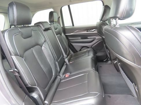 Used 2023 Jeep Grand Cherokee Limited AWD/4WD image 32