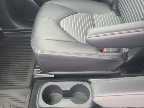 Used 2024 Toyota Highlander XSE image 16