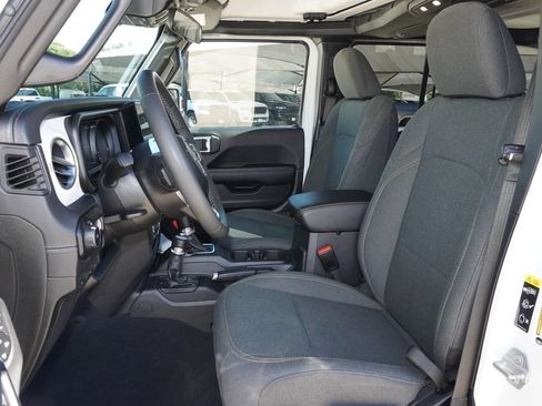 Used 2025 Jeep Wrangler Unlimited Sahara AWD/4WD image 25