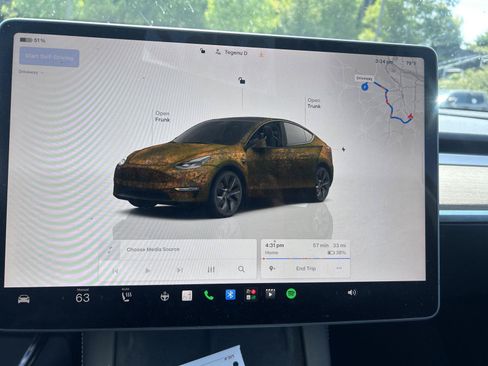 Used 2024 Tesla Model Y Long Range AWD/4WD image 8