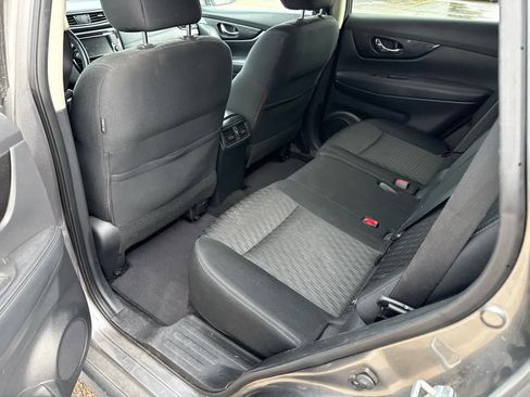 Used 2018 Nissan Rogue SV image 15