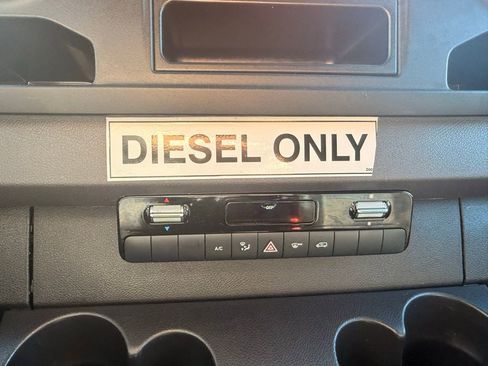 Used 2025 Mercedes-Benz Sprinter 2500 image 30