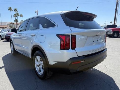 Used 2022 Kia Sorento LX FWD image 5