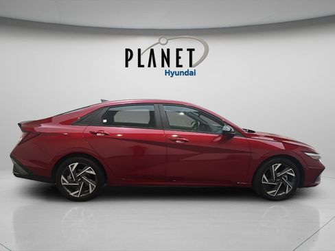 Certified 2025 Hyundai Elantra Sport FWD image 7