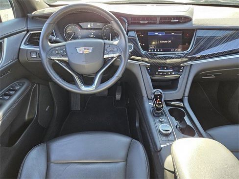 Certified 2025 Cadillac XT6 Premium Luxury image 11