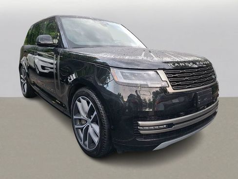 Used 2025 Land Rover Range Rover SE AWD/4WD image 3