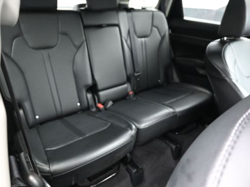 Used 2025 Kia Sorento S image 31