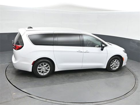 New 2026 Chrysler Pacifica Select image 28