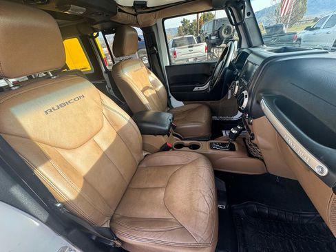 Used 2015 Jeep Wrangler Unlimited Rubicon w/ Connectivity Group image 10