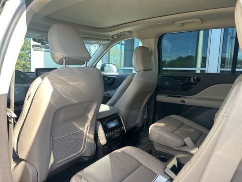 Used 2023 Lincoln Aviator Reserve image 4