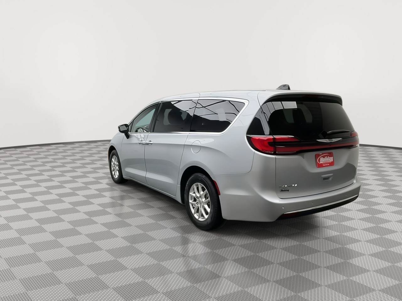 Used 2024 Chrysler Pacifica Touring-L FWD image 36
