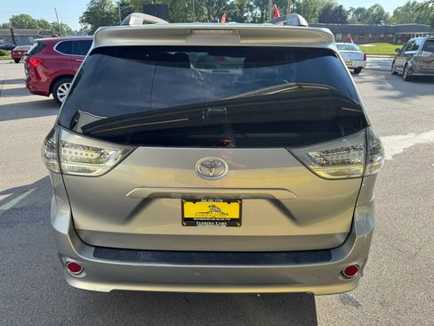 Used 2013 Toyota Sienna SE FWD image 7