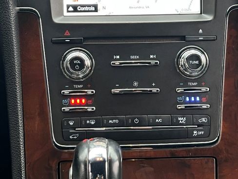 Used 2016 Lincoln Navigator Select RWD image 24