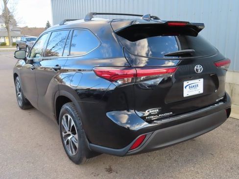 Used 2020 Toyota Highlander XLE image 9