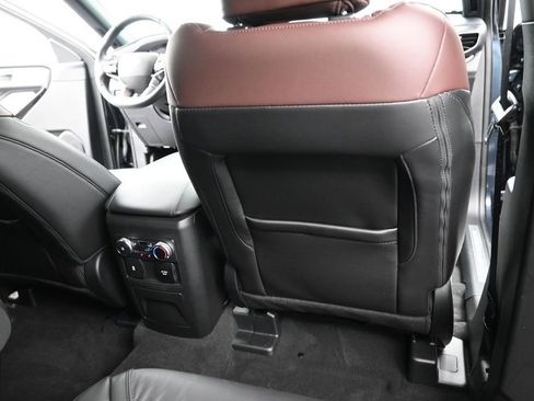 Used 2023 Ford Explorer Platinum w/ Technology Package AWD/4WD image 21