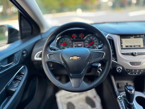 Used 2017 Chevrolet Cruze LS FWD image 26