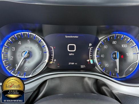 Used 2025 Chrysler Pacifica Limited image 12