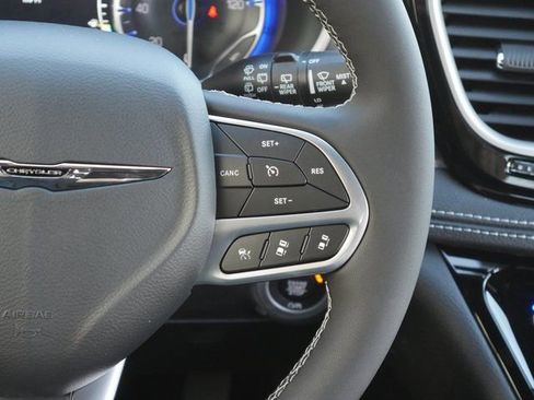 New 2026 Chrysler Pacifica Select image 19