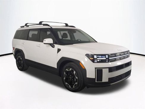 Used 2025 Hyundai Santa Fe SEL FWD image 2