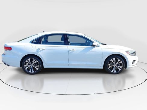 Used 2022 Volkswagen Passat 2.0T SE image 4