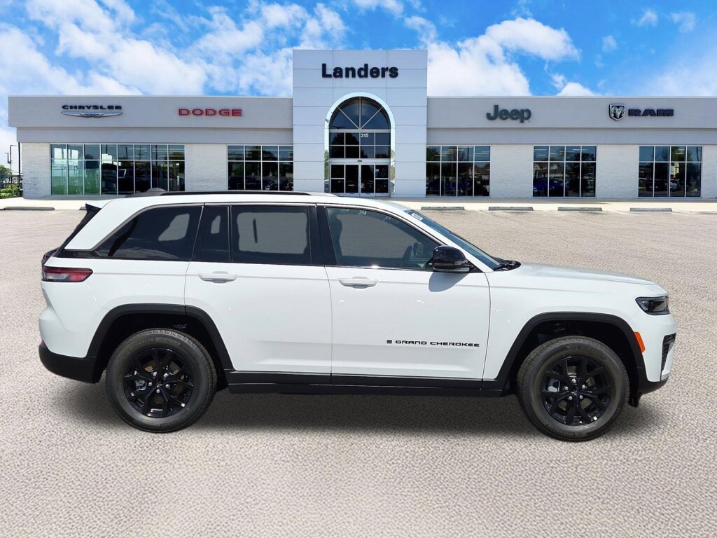 New 2026 Jeep Grand Cherokee Altitude AWD/4WD image 2