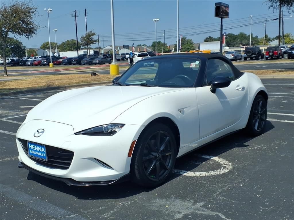 Used 2018 MAZDA MX-5 Miata Club RWD image 11